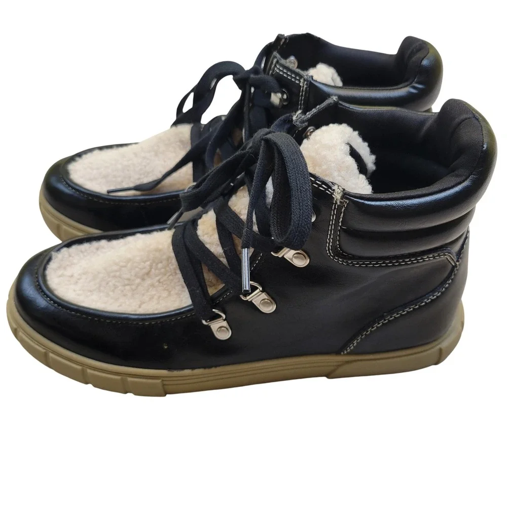NWT Womens Universal Thread Kimber Sherpa Tongue Boots BLACK Size 10 Memory Foam